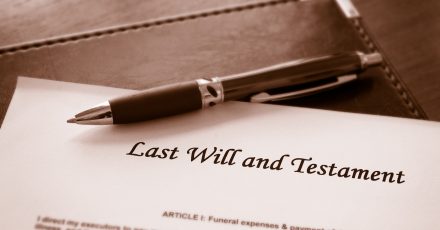 last will and testament with pen
