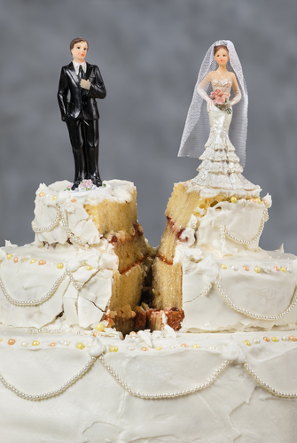 split wedding cake divorce couple